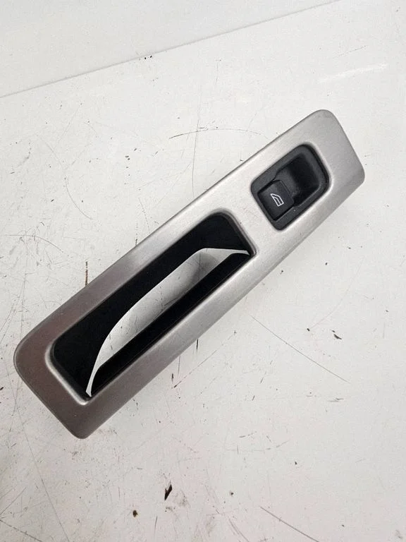 Electric window control switch 8679678