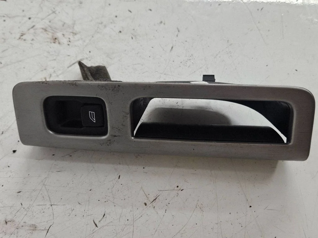 Electric window control switch 8679681