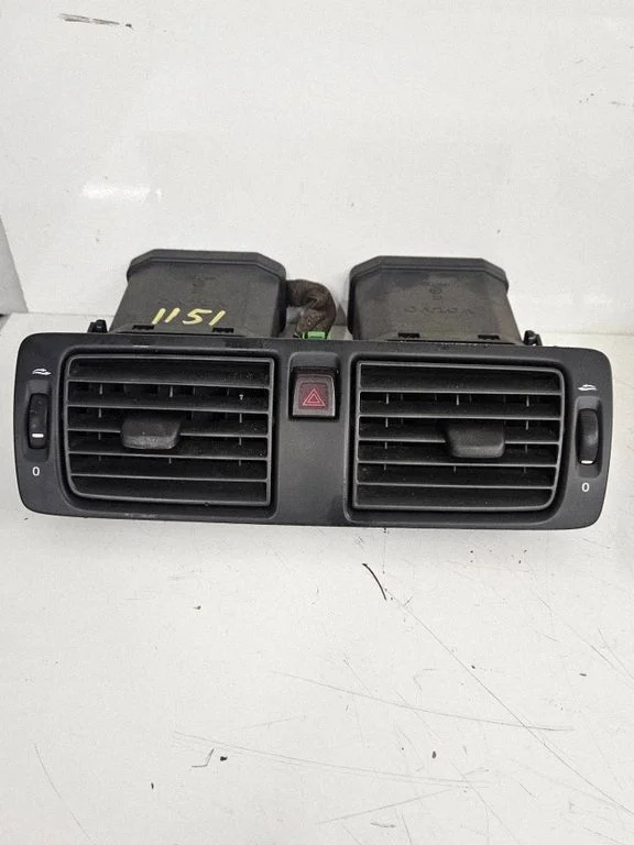 Dash center air vent grill Y01145