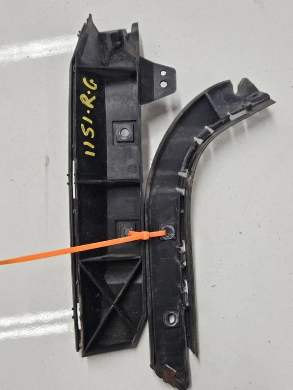 Rear bumper mounting bracket – Volvo S40, V40 (1995-2004)