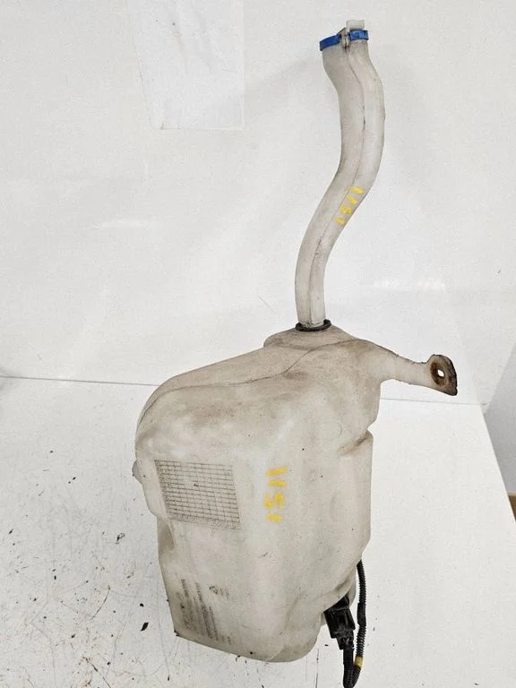 Windshield washer fluid reservoir/tank – Volvo S40, V40 (1995-2004)