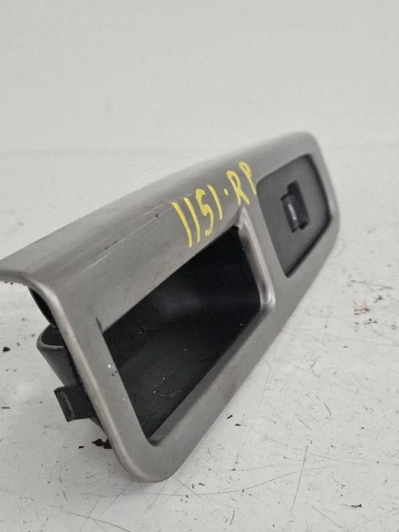 Electric window control switch 8679669