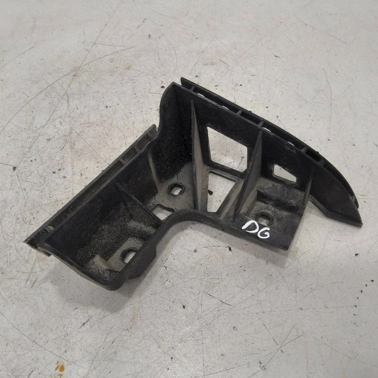 Tagumise kaitseraua kinnitusklamber – Volkswagen Touran II (2010-2016)
