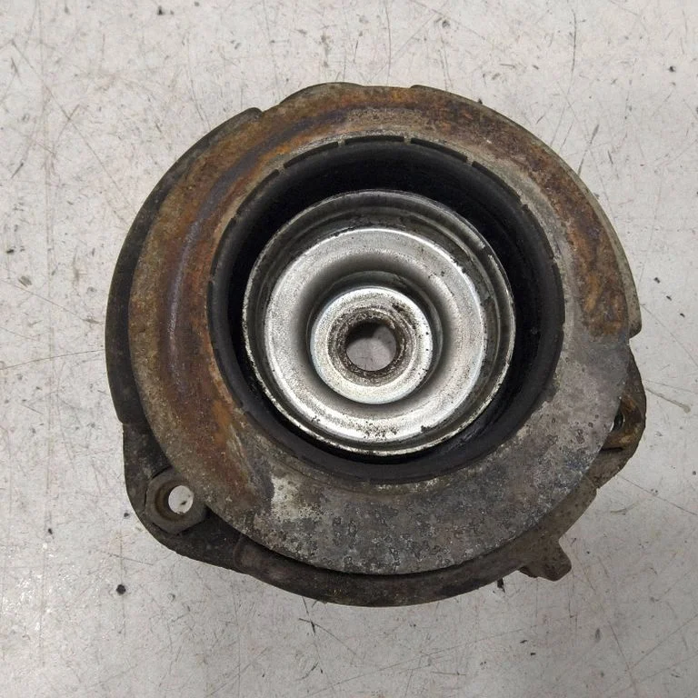 Front upper strut mount – Volkswagen Touran II (2010-2016)