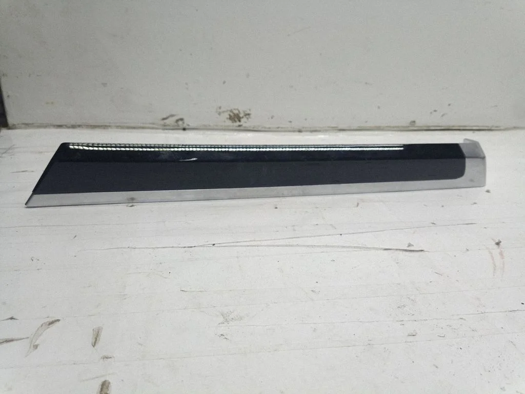 Eesmise ukse viimistlusriba – Porsche Cayenne (92A) (2010-2017)