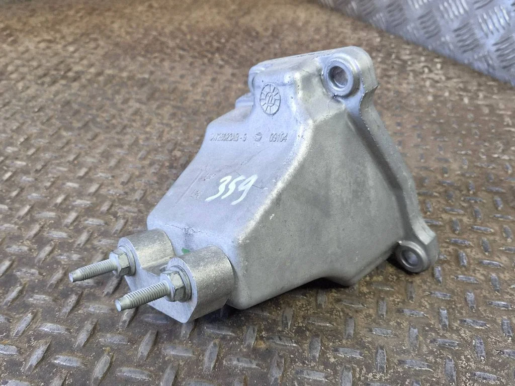 Engine mounting bracket 04726023AB
