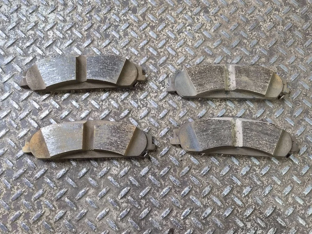 Brake pads (front)