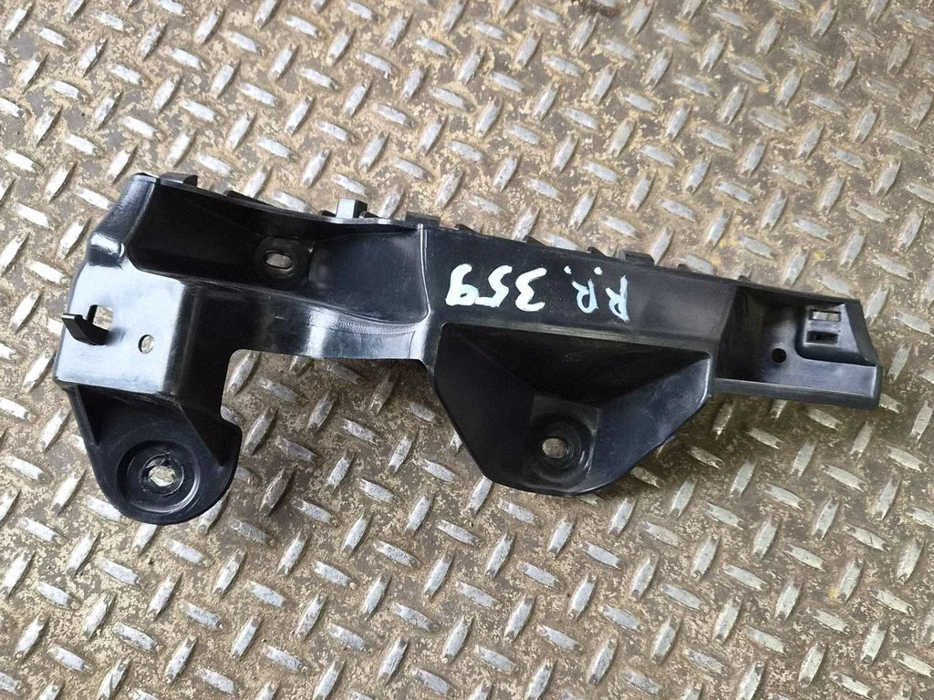 Rear bumper mounting bracket 68226562AA