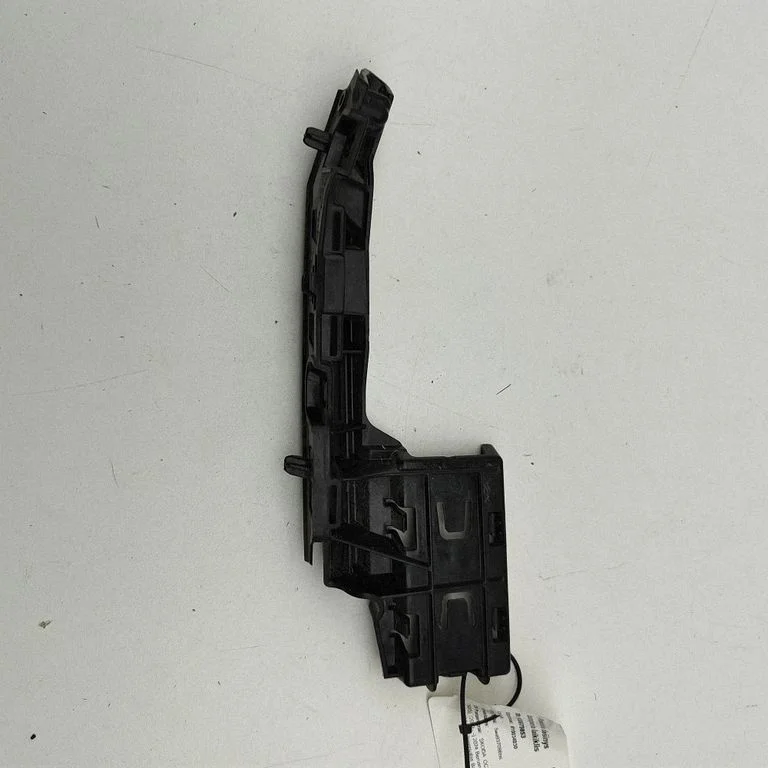 Priekšējā bampera turētājs 5E3807184
