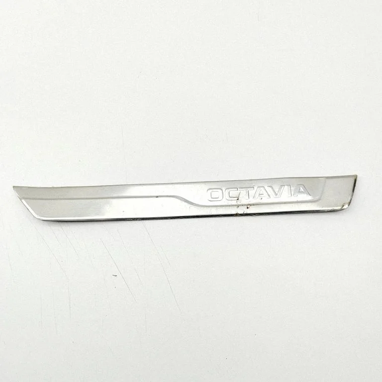Priekšējā sliekšņa apdare (iekšējā) 5E3853813T