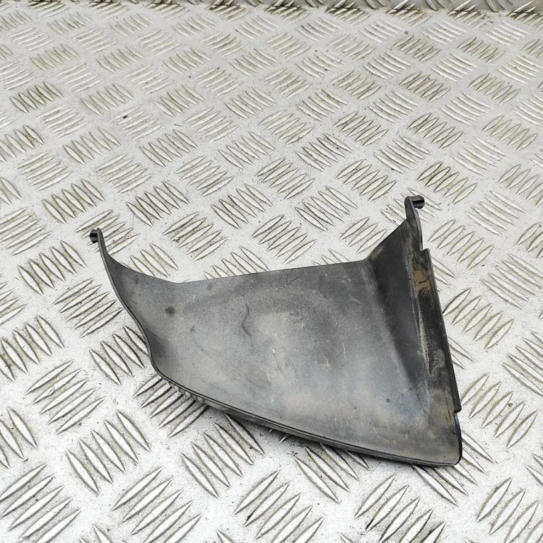 Intercooler air guide/duct channel 95B121674
