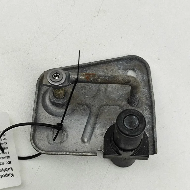 Motora pārsega slēdzenes cilpa 5E3823185A