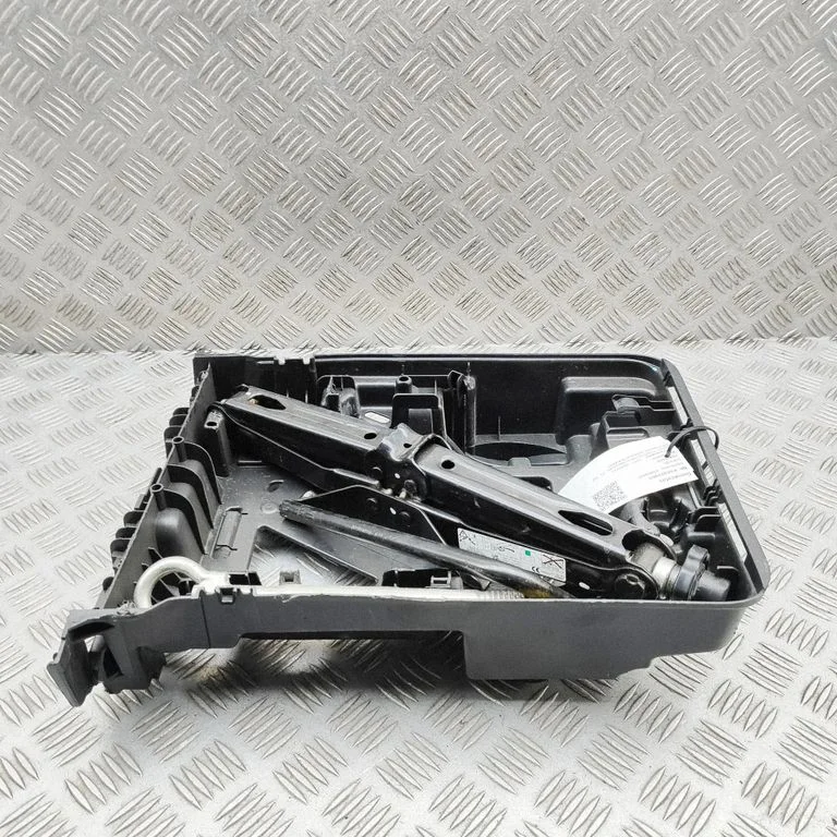 Tööriistakomplekt 9818516480