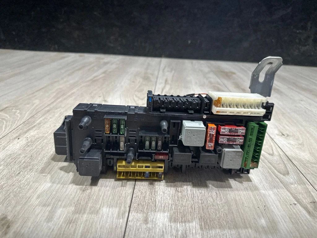Comfort/convenience module – Mercedes-Benz C-Class AMG W204 (2007-2014)
