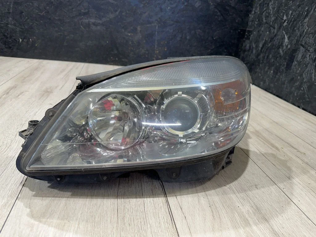 Priekšējais lukturis 030123460300