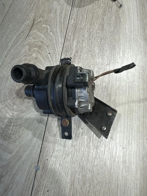 Elektriline lisatsirkulatsioonipump – Mercedes-Benz E-klass W213 (2016-)