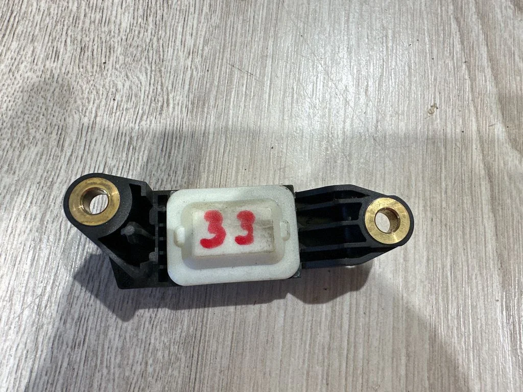 Airbag deployment crash/impact sensor – Mercedes-Benz E-Class W211 (2002-2009)