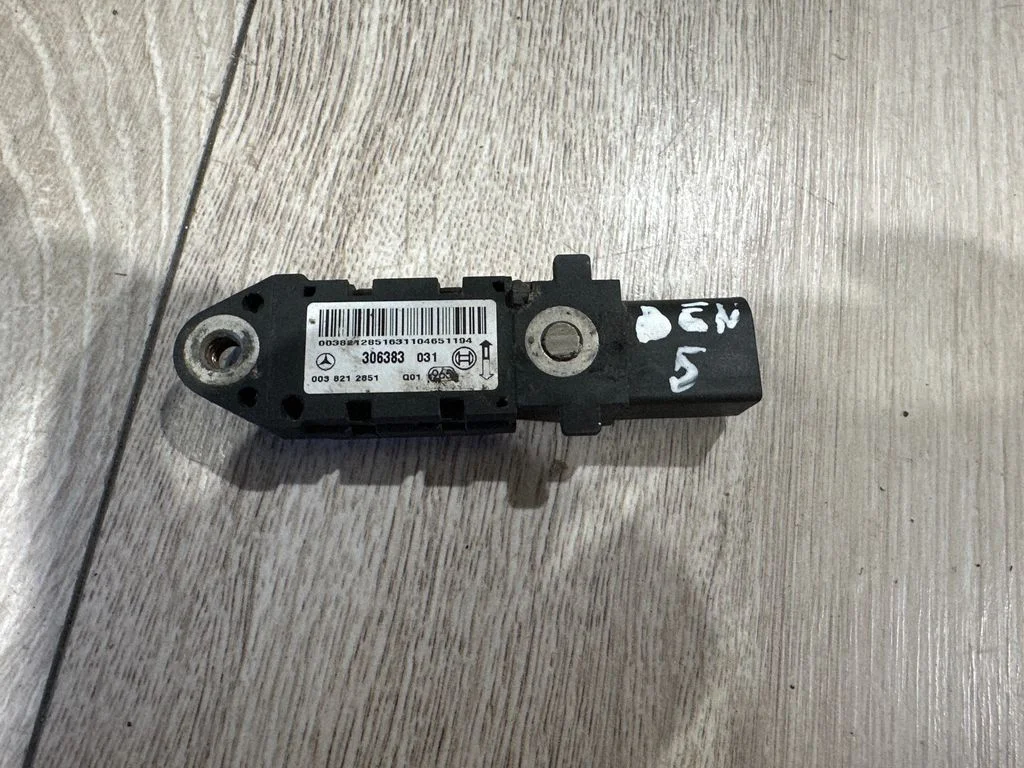 Airbag deployment crash/impact sensor – Mercedes-Benz E-Class W211 (2002-2009)