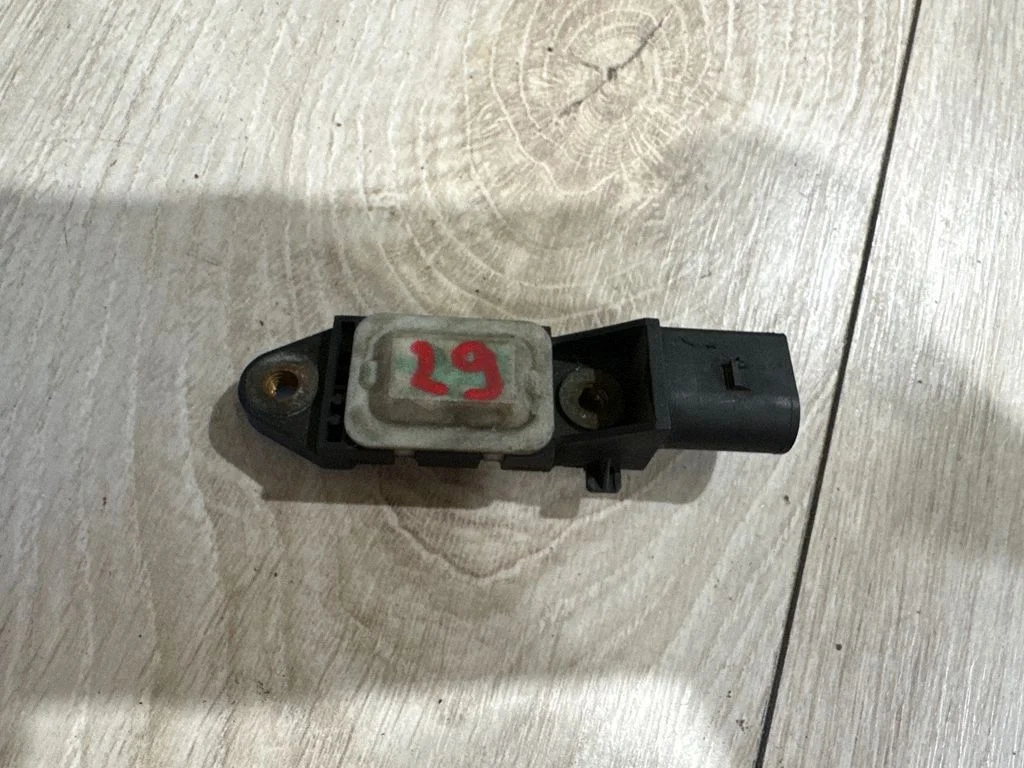 Airbag deployment crash/impact sensor – Mercedes-Benz E-Class W211 (2002-2009)