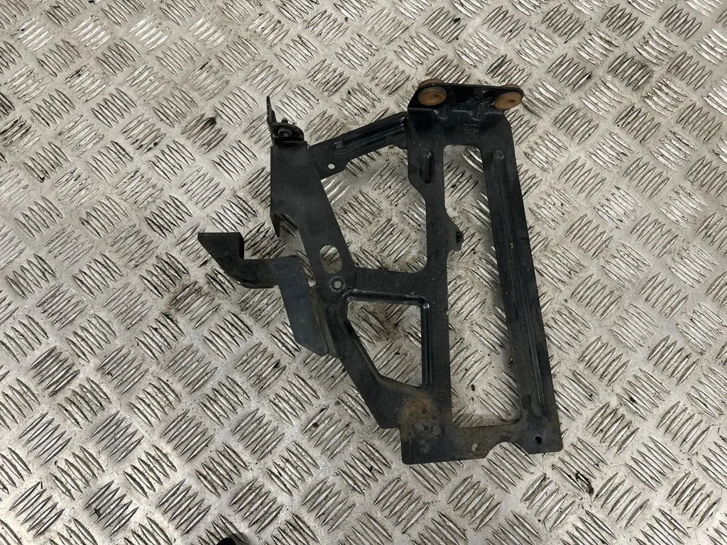 Radiator mount bracket – Audi RS5 (2010-2015)