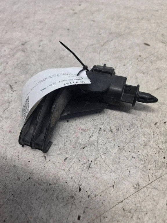 Radiator mount bracket