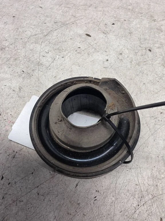 Front coil spring rubber mount – Jaguar XE (2015-)