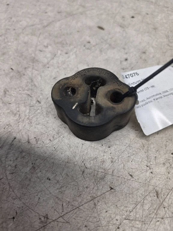 Summuti kinnitus/ hoidik – KIA Sorento (2002-2009)