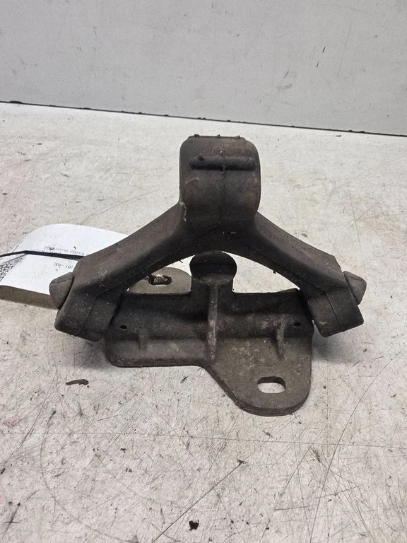 Summuti kinnitus/ hoidik – Audi A4 S4 B6 8E 8H (2001-2005)