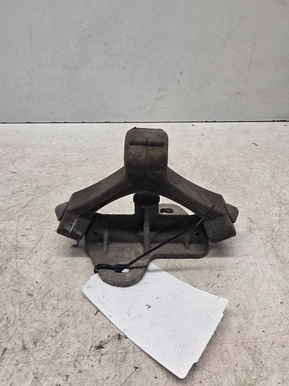 Summuti kinnitus/ hoidik – Audi A4 S4 B6 8E 8H (2001-2005)