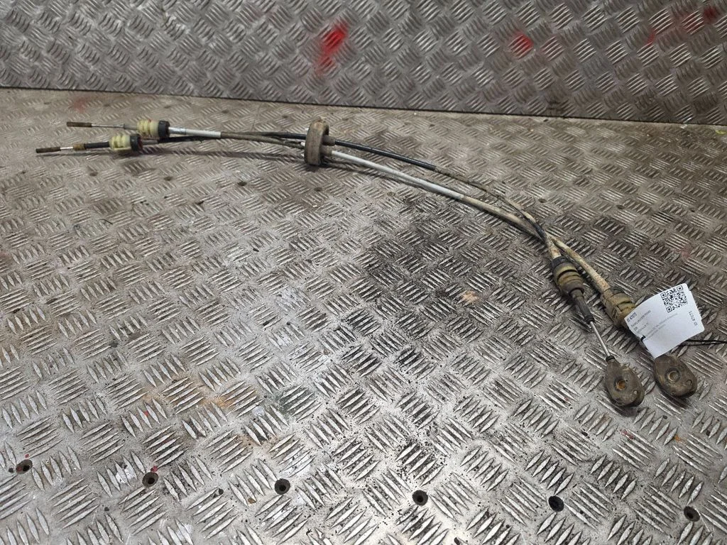 Gear shift cable linkage 90578381