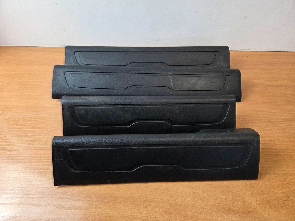 Listwy progowe wewnętrzne (komplet) – Citroen C4 II Picasso (2013-2018)