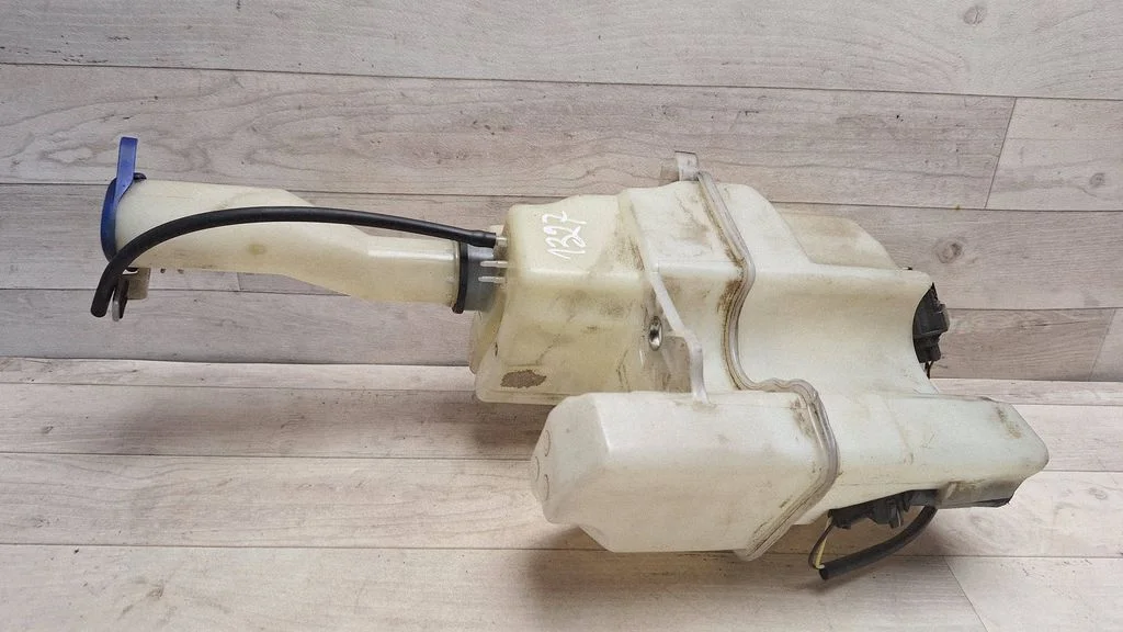 Windshield washer fluid reservoir/tank 9178881