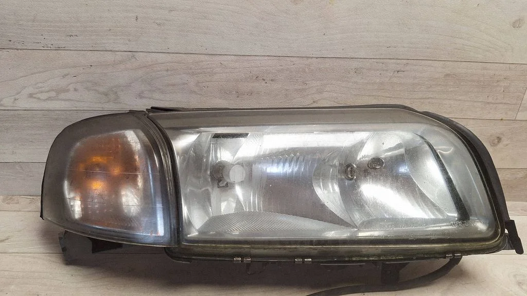 Headlight/headlamp – front right