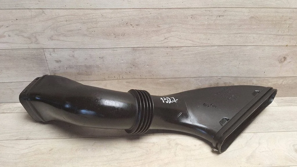 Air intake hose/pipe – Volvo S80 (1999-2003)