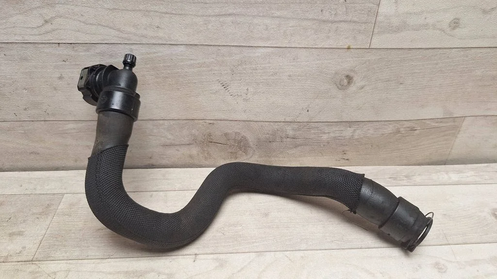 Engine coolant pipe/hose