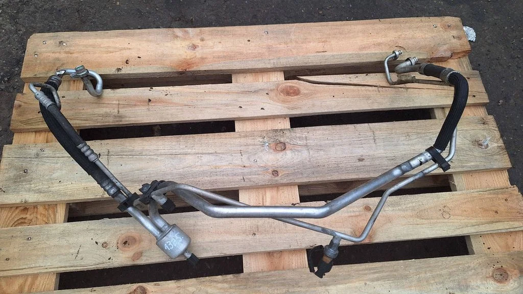 Air conditioning (A/C) pipe/hose VP6XPH19A834NC