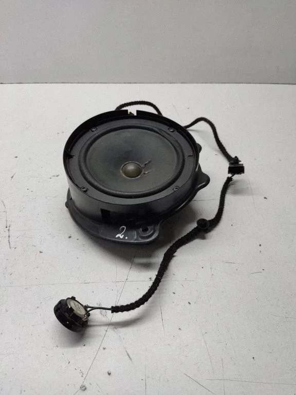 Front door speaker 2208200902
