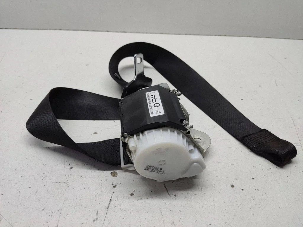 Front seatbelt 34024007A