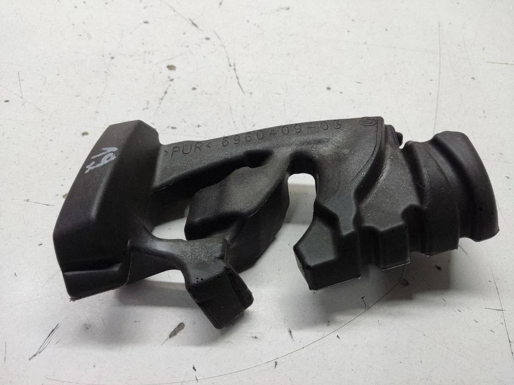 Muu mootoriruumi osa – BMW 1-seeria E82 E88 (2007-2014)