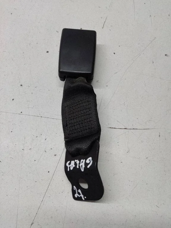 Rear seatbelt buckle – BMW 1 Series E82 E88 (2007-2014)