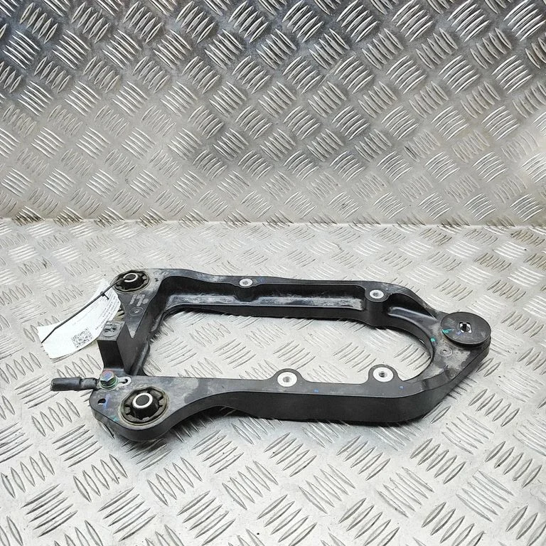 Kliimakompressori kinnitusklamber EKEB8103212A