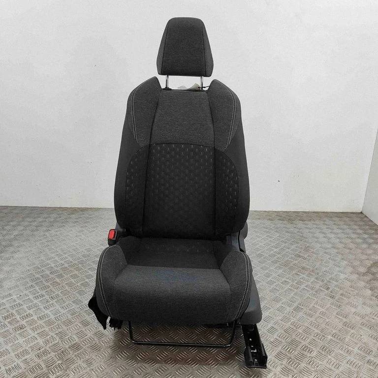Priekšējais vadītāja sēdeklis 7213702380