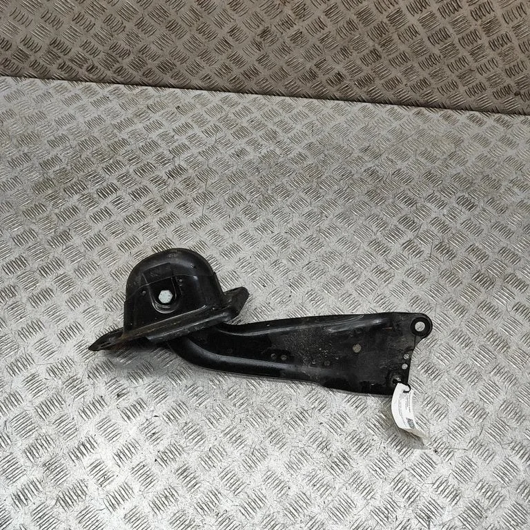 Tagumine ülemine õõtshoob 1K0501475