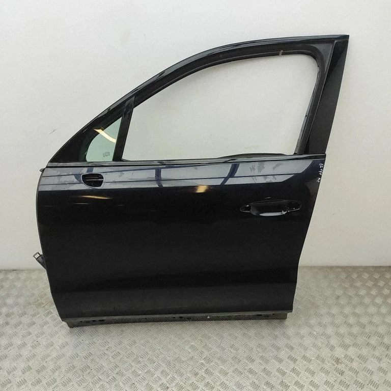 Priekšējās durvis 95883105100