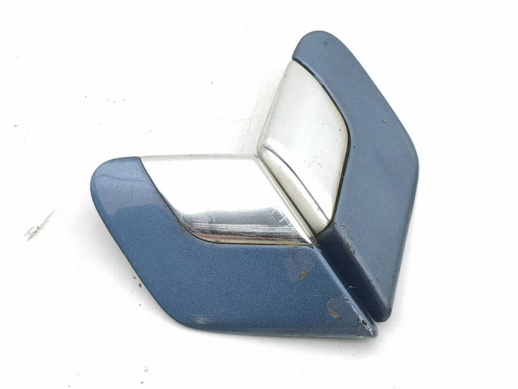 Rear fender molding trim 3D0853982