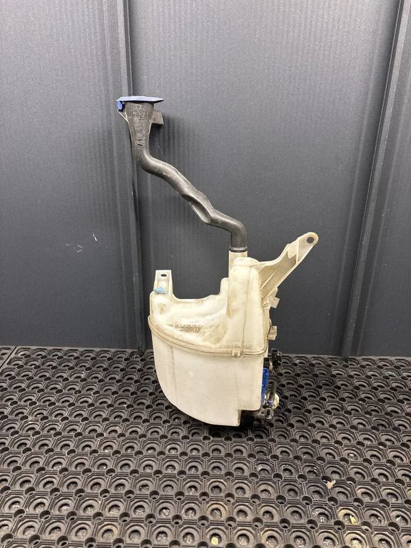 Windshield washer fluid reservoir/tank 31416283