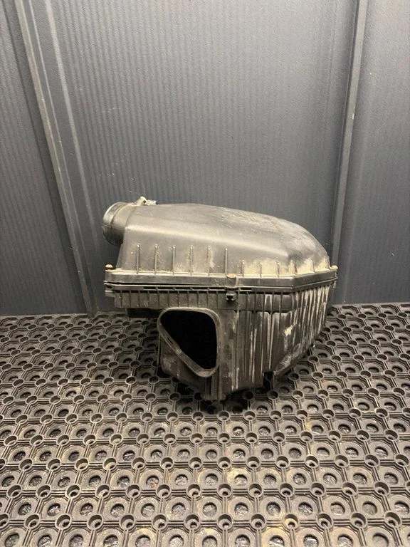 Air filter box 5492456