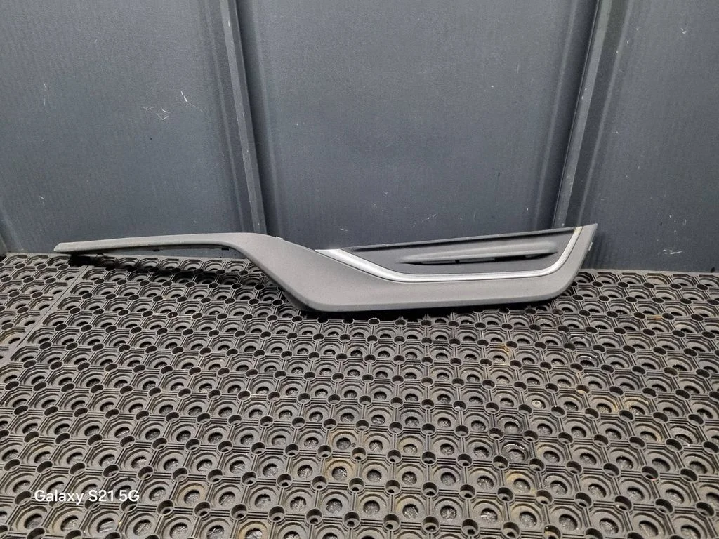 Front bumper splitter molding 31425113