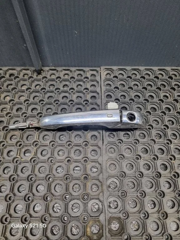 Front door exterior handle – Chrysler Town & Country V (2008-2016)