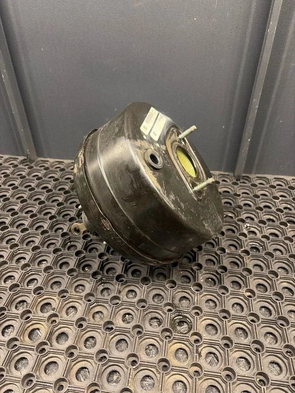 Brake booster 32051631